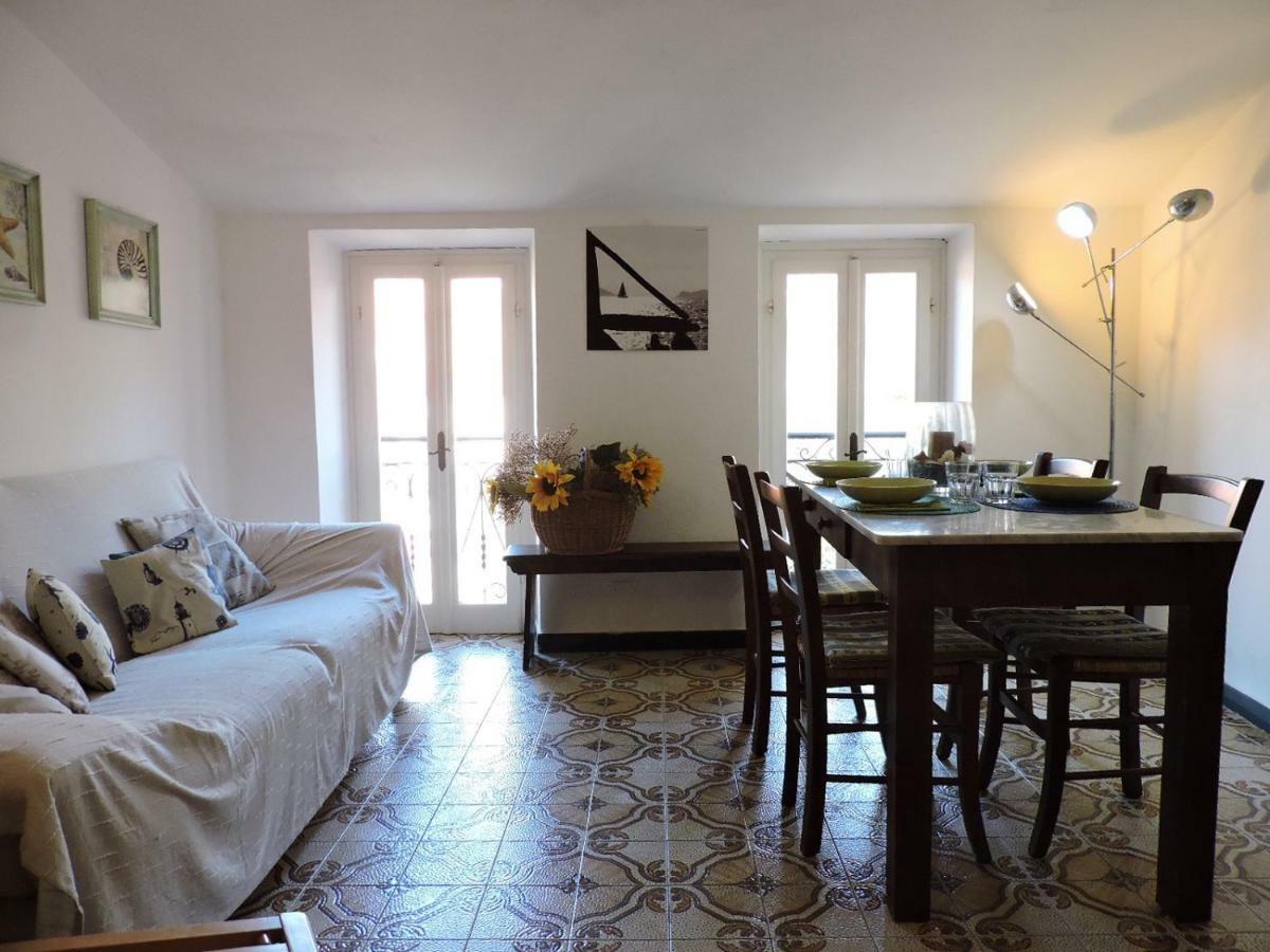 La Casa Nel Borgo Apartment เตลลาโร ภายนอก รูปภาพ